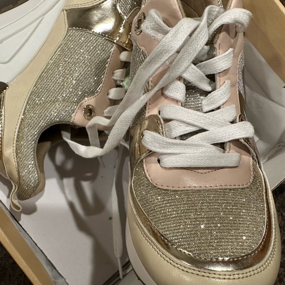 Like new, worn once, youth 4 Michael Kors - Picture 4 of 6